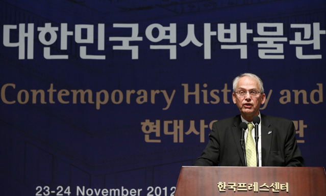 Hans-Martin Hinz of the International Council of Museums gives an opening speech at the symposium in central Seoul (photo: KOCIS).