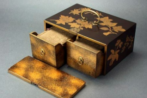 Set of Japanese poem cards in a lacquer box, Edo Period, 1990-1950 CE