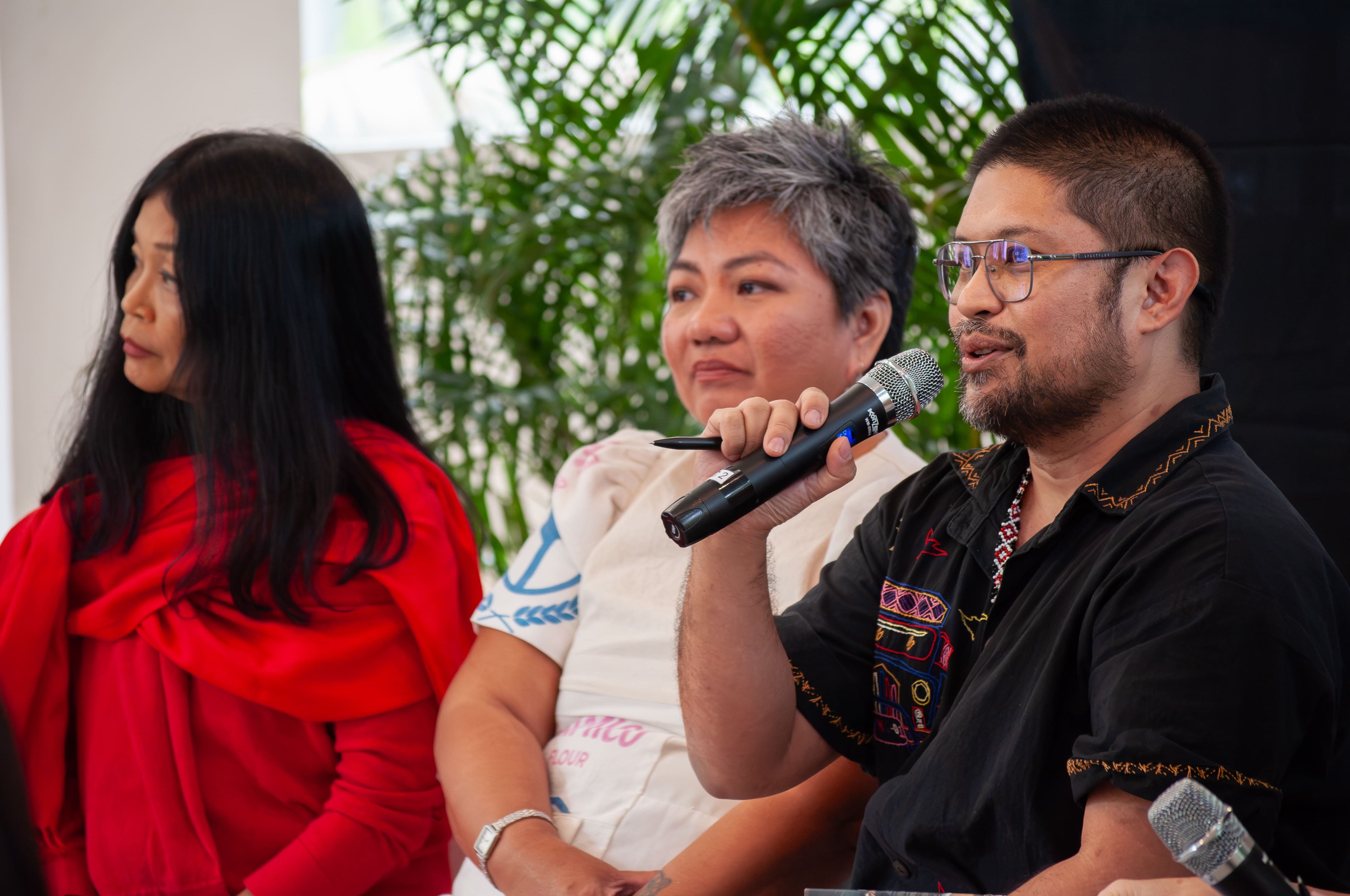 UPOU Professor Dr. Diego Maranan during roundtable discussion. 