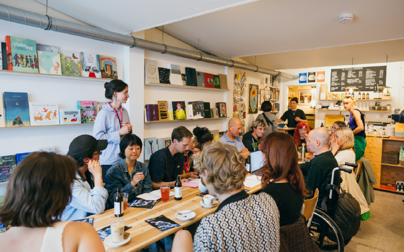 4. Reading Group with artist of Work Body, Michael Turinsky, attended by AECFest CAMP Participants. Photo &copy; Luz Soria.