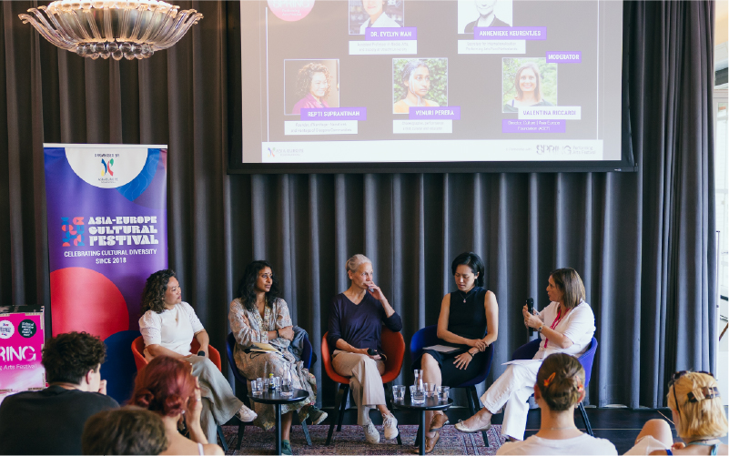 3. Topic talk - 'Who tells the story? Art, Power and Shared Histories' attended by AECFest Participants as well as general festival ticketholders. Photo &copy; Luz Soria.