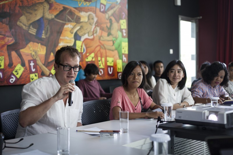 Fabian Schöneich speaking during the workshop session. Courtesy Diana Pfammatter