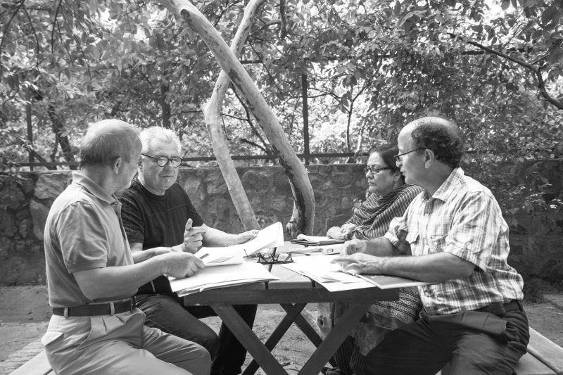01_L-R_Bashir Ahmad Sheikh (translator), Gerhard Falkner (poet), Naseem Shaifie (poet), Shafi Shauq (poet), working together in Delhi_(c)Goethe-Institut by Andrea Fernandes